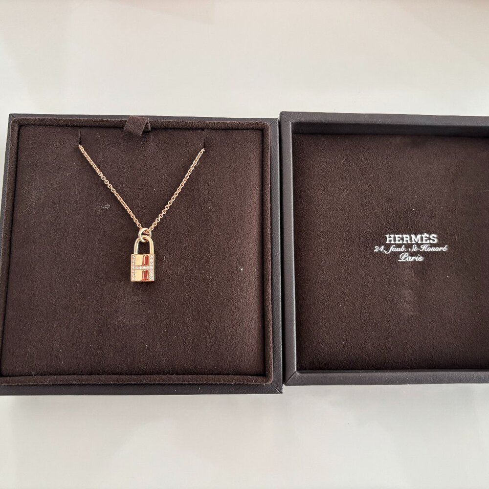 Hermes 18K  Rose Gold Di8amond Amulettes Cadenas  Pendent and chain